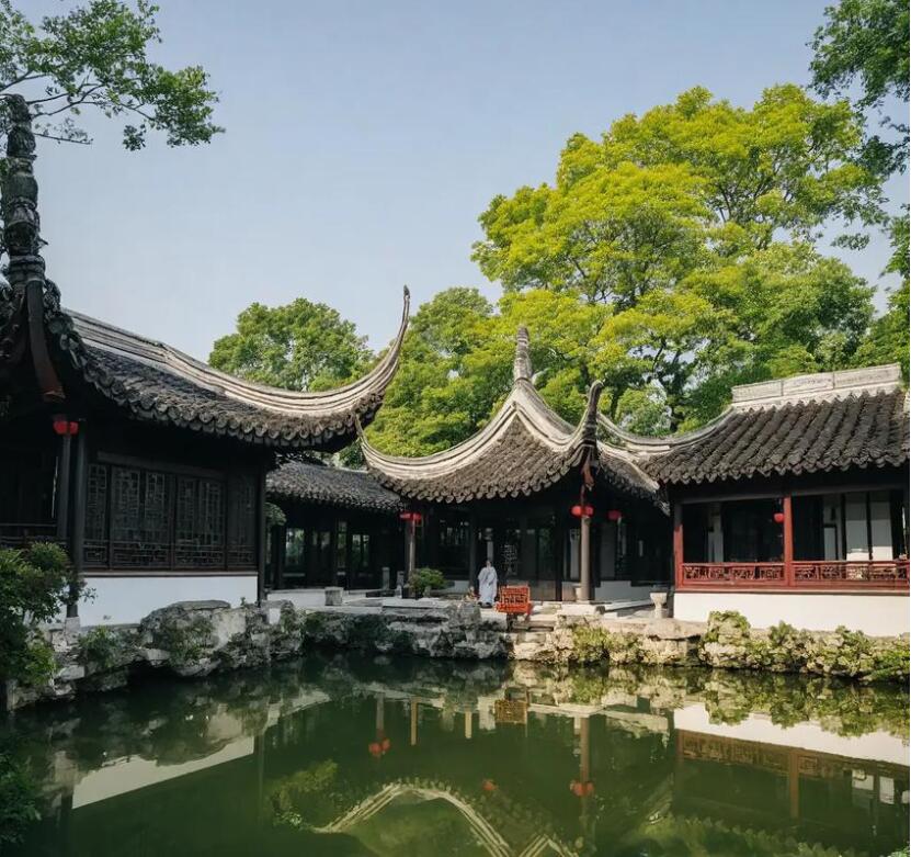 南京玄武歪斜餐饮有限公司